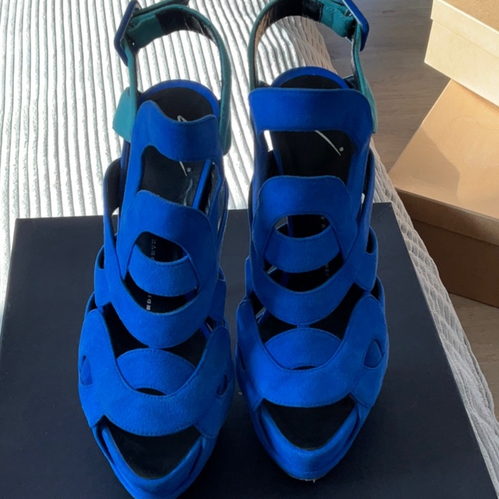 GIUSEPPE ZANOTTI Cloisonne Suede Strap Shoe SIZE 39 1/2 blue